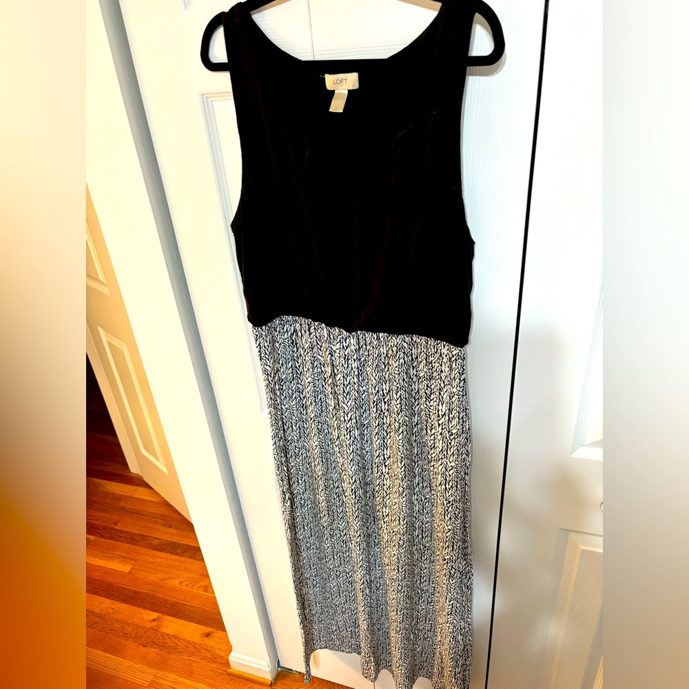 Comfy Black and White Maxi Dress LOFT